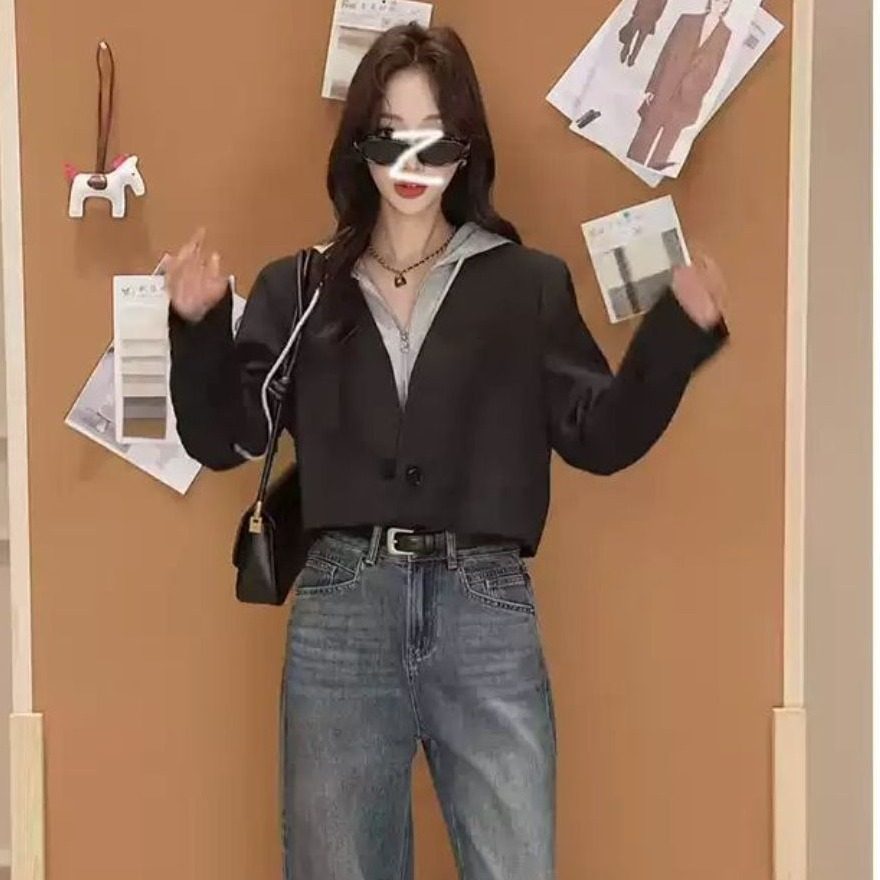 拼接艺术的实用宣言｜假两件连帽短外套演绎日常中的设计感氛围感