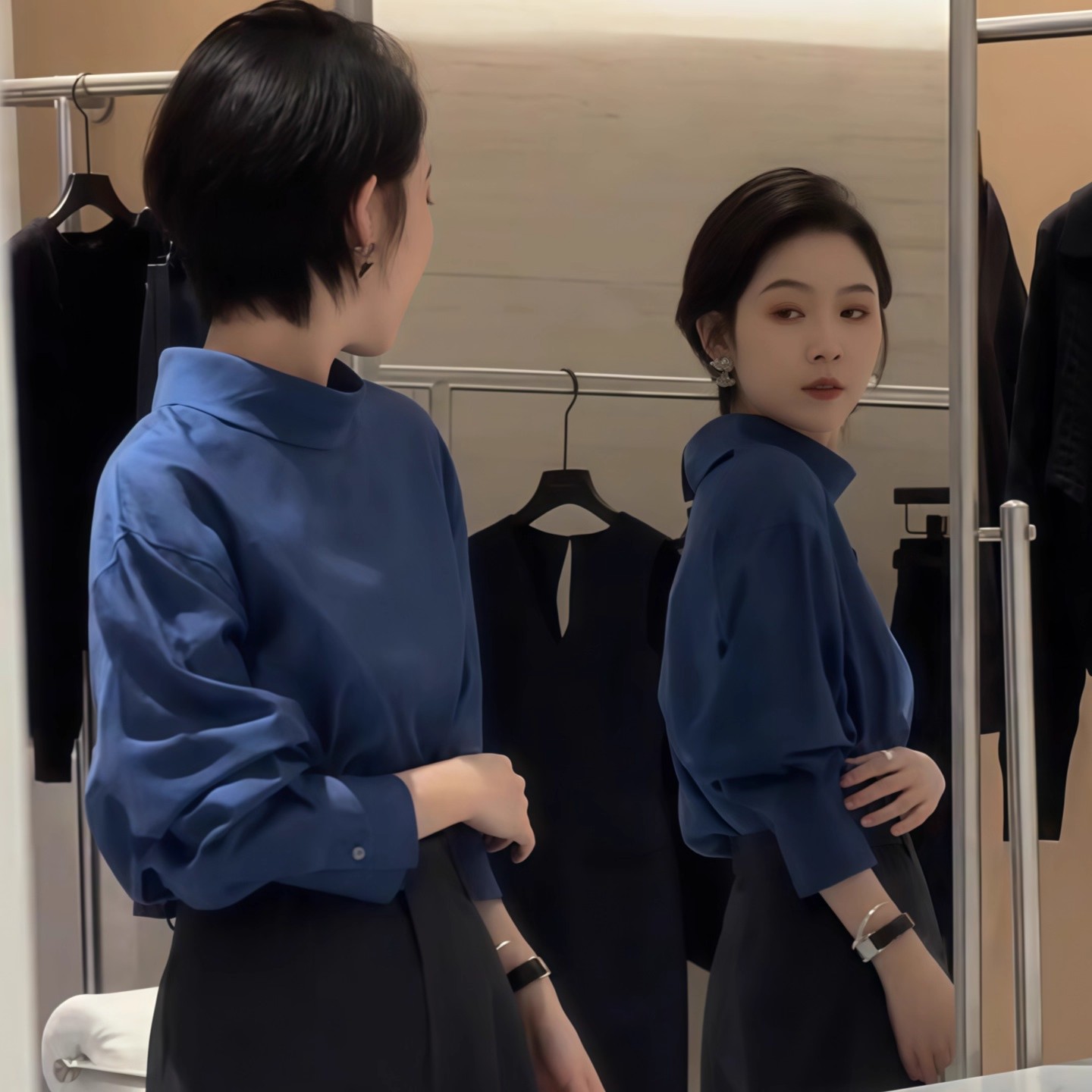 早秋通勤百搭！法式小资风后排扣衬衫女 立领设计轻奢有质感上衣图片
