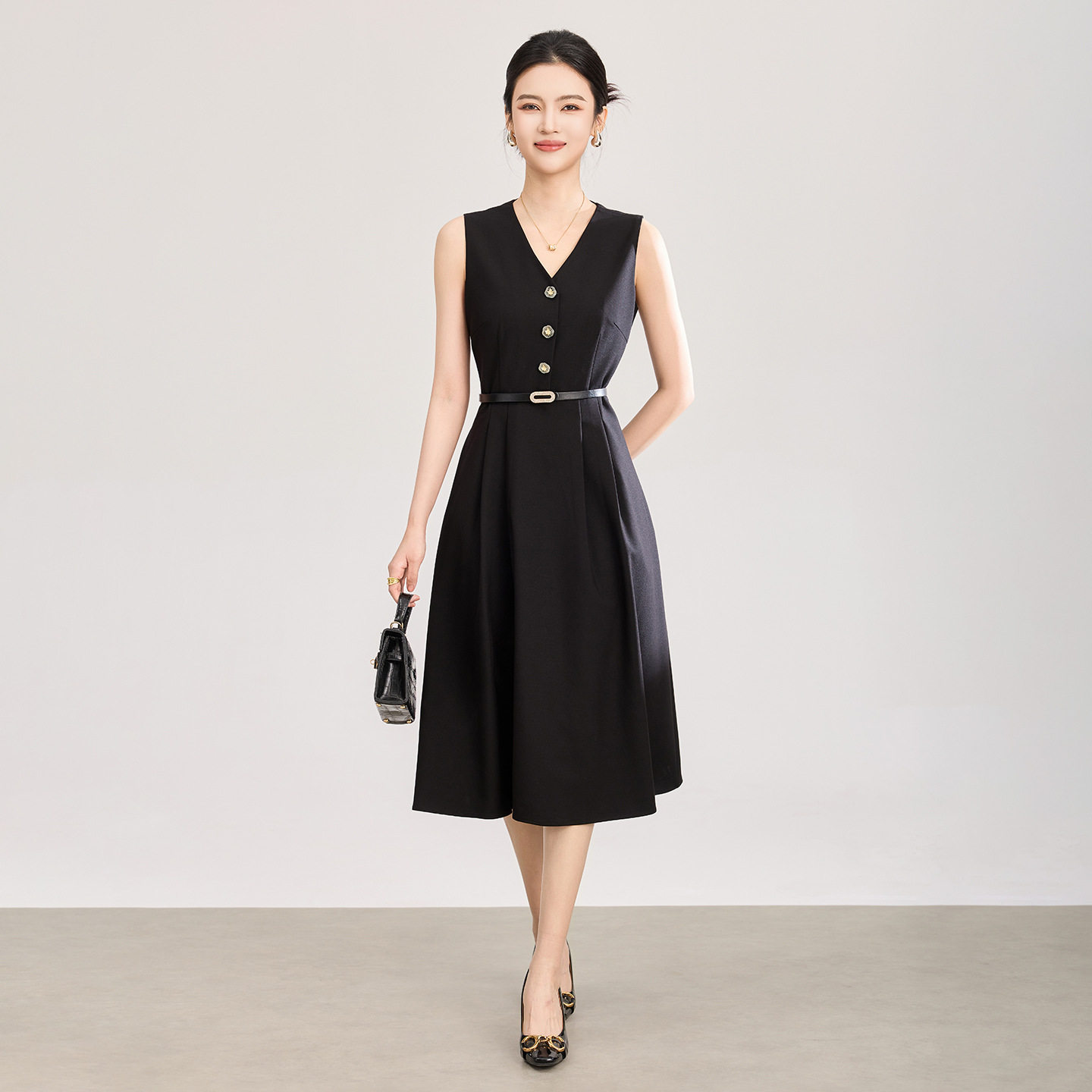 知性高级感无袖连衣裙女2026纯色气质修身通勤职业背心裙夏季新款