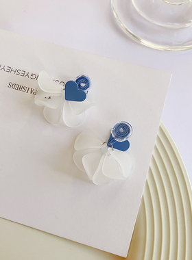 超仙森系显白耳饰蓝色爱心花瓣气质百搭耳钉耳环蚊香盘无耳洞耳夹