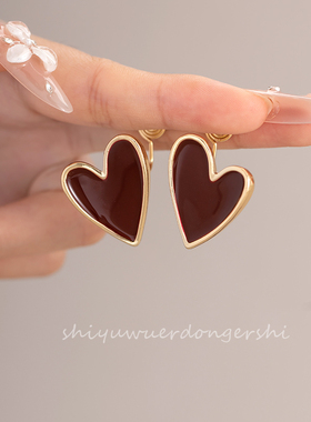 精致红色爱心耳环气质超显白耳针女秋冬穿搭配饰耳夹蚊香盘无耳洞