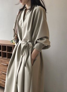 言双V领连衣裙女2024秋季新款韩版宽松优雅气质系带长款裙子80123