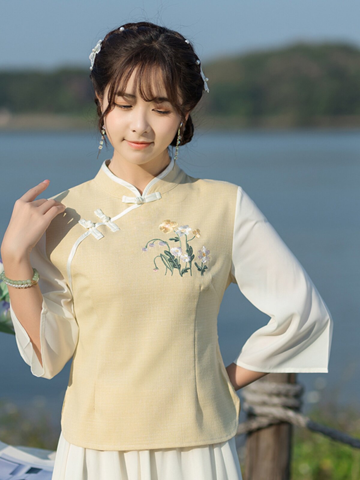 [10TH ANNIVERSARY STORE CELEBRATION] CHINESE STYLE TANG COSTUME STUDENT EMBROIDERY IMPROVED VERSION OF CHEONGSAM STAND COLLAR SUMMER VERSATILE TOP WOMEN