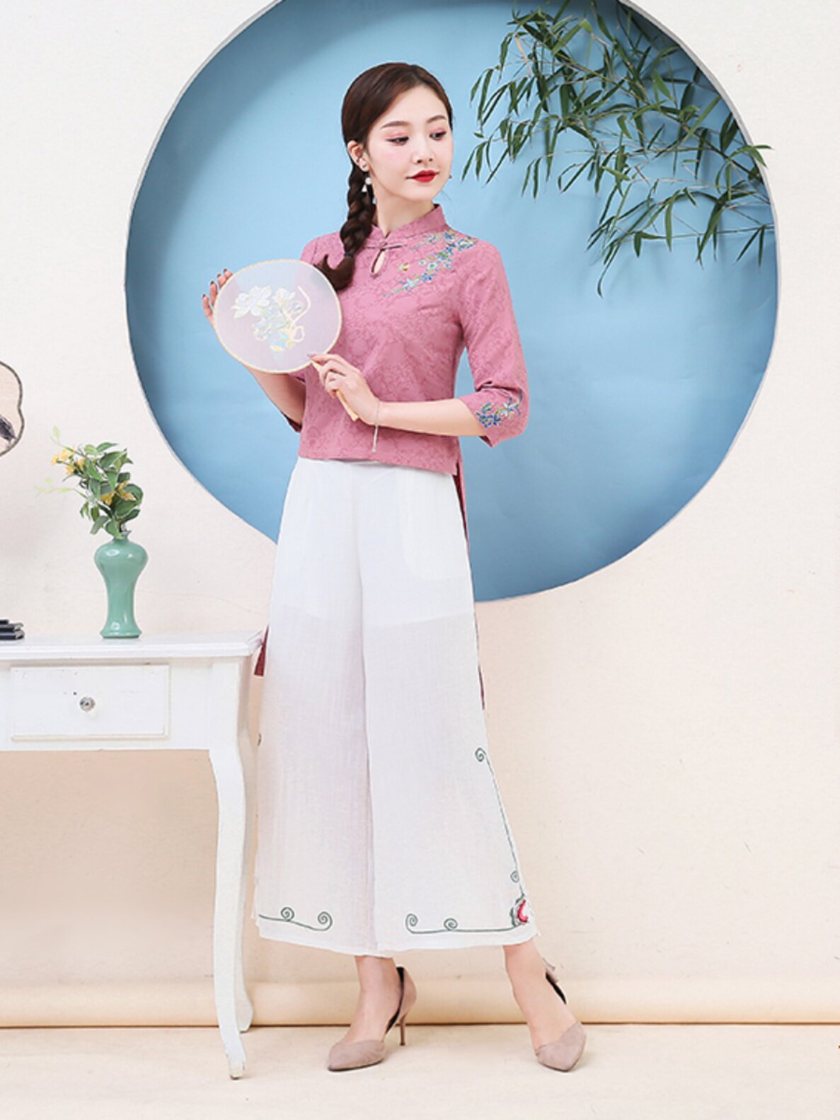[SPECIAL CLEARANCE] ETHNIC STYLE EMBROIDERED COTTON LINEN PLATE BUCKLE STAND COLLAR IMPROVED WAIST CHINESE DESIGN SENSE SHIRT TOP