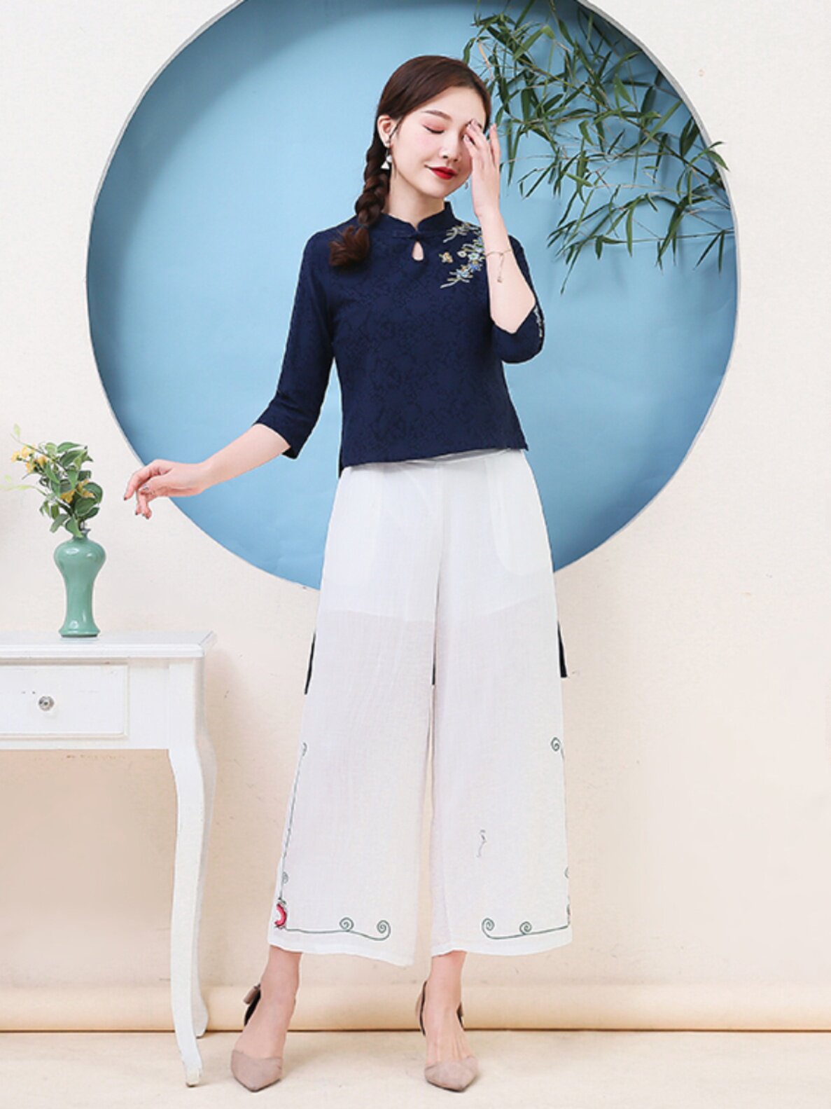 [SPECIAL CLEARANCE] ETHNIC STYLE EMBROIDERED COTTON LINEN PLATE BUCKLE STAND COLLAR IMPROVED WAIST CHINESE DESIGN SENSE SHIRT TOP