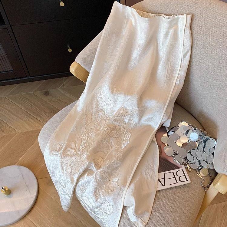 新中式刺绣款高级感气质半身裙女