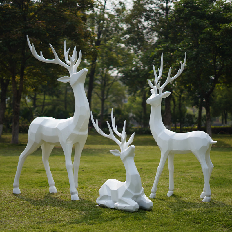 玻璃钢抽象鹿雕塑创意块面白鹿小区中庭商场学校公司草坪造景装饰