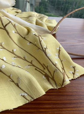 公司定制浅黄色竹节亚麻加针织内里满幅重工刺绣梅花窗帘服装布料