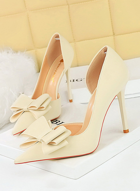 2024年春季新款尖头网红法式高跟鞋女细跟百搭性感侧空蝴蝶结单鞋