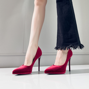酒红色高跟鞋女细跟法式新娘主婚纱照鞋尖头不累脚防水台绒面单鞋