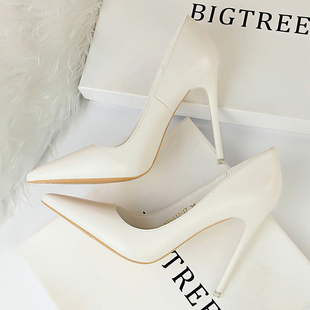 白色高跟鞋女2026年春季新款性感细跟尖头网红设计感小众气质单鞋