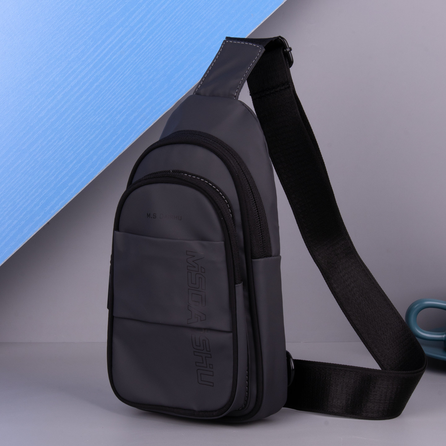 胸包男款轻便休闲斜挎包户外运动便携胸前包背包大容量男款骑行包