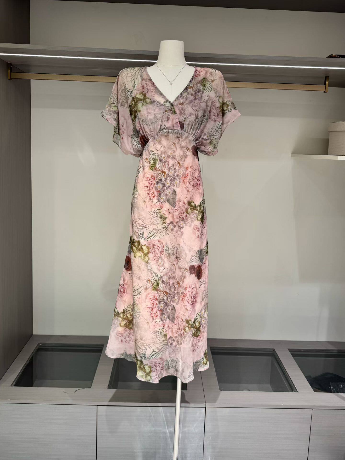 十三行2026春夏韩系气质温柔仙女晕染雪纺高腰显瘦碎花雪纺连衣裙