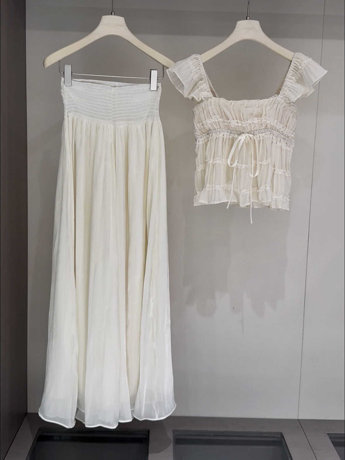 十三行2026夏季温柔气质女神飞飞袖吊带上衣高腰阔腿裙裤套装