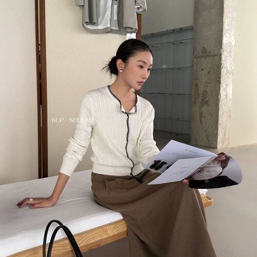 6UP韩系圆领麻花针织开衫女时尚撞色包边单排扣温柔通勤秋61028