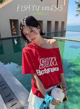 FISHYU 2026夏季新款字母撞色印花斜肩设计圆领短袖t恤女26091