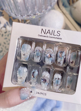 圣诞节新年款穿戴甲冰透蓝色雪花爆闪碎钻ins纯欲风显白指甲贴片