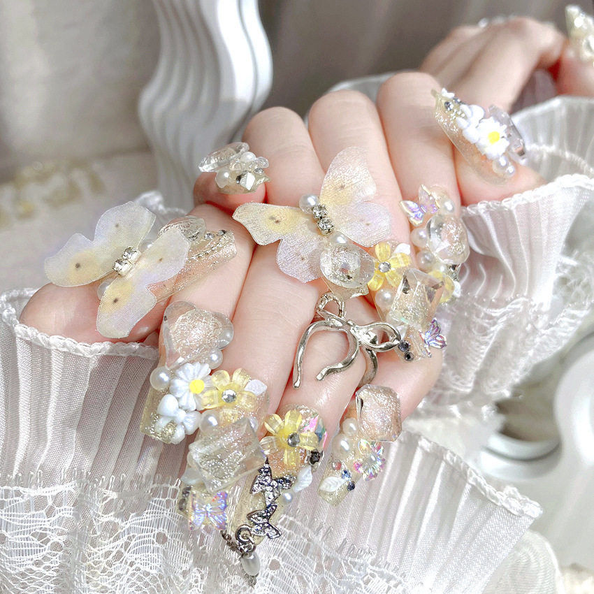 蝴蝶花朵立体雕花美甲甜美少女