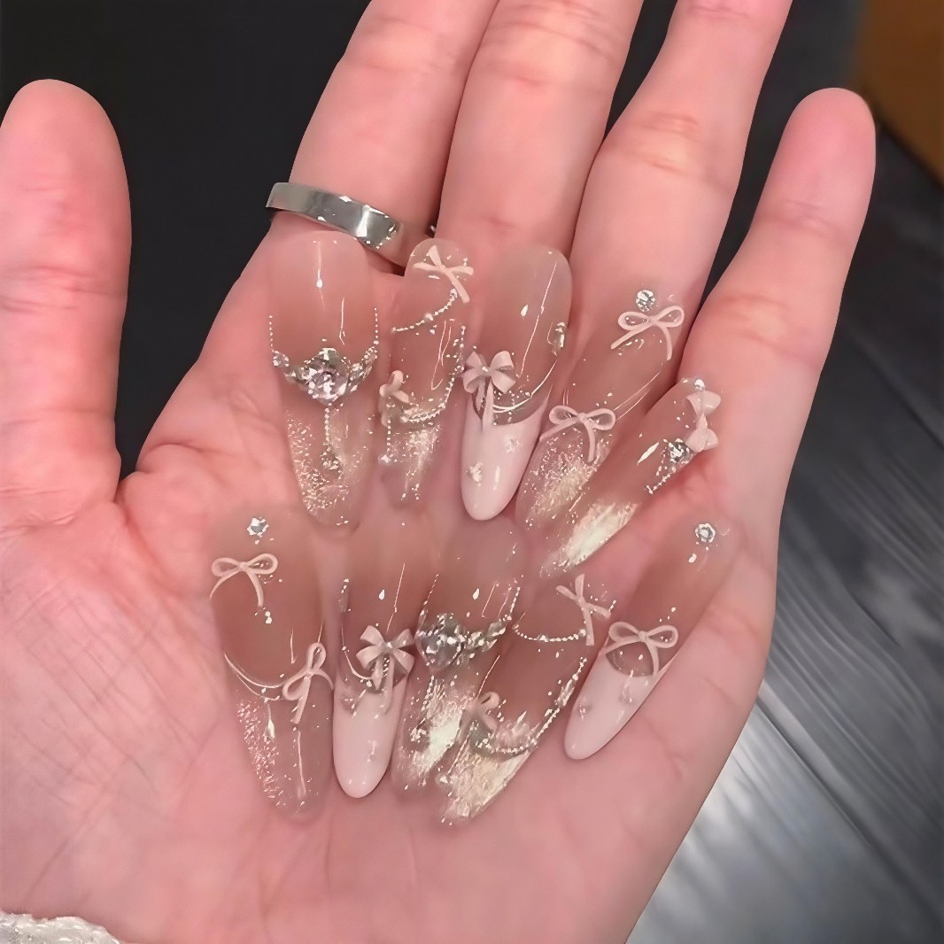 粉色法式立体蝴蝶结碎钻穿戴甲