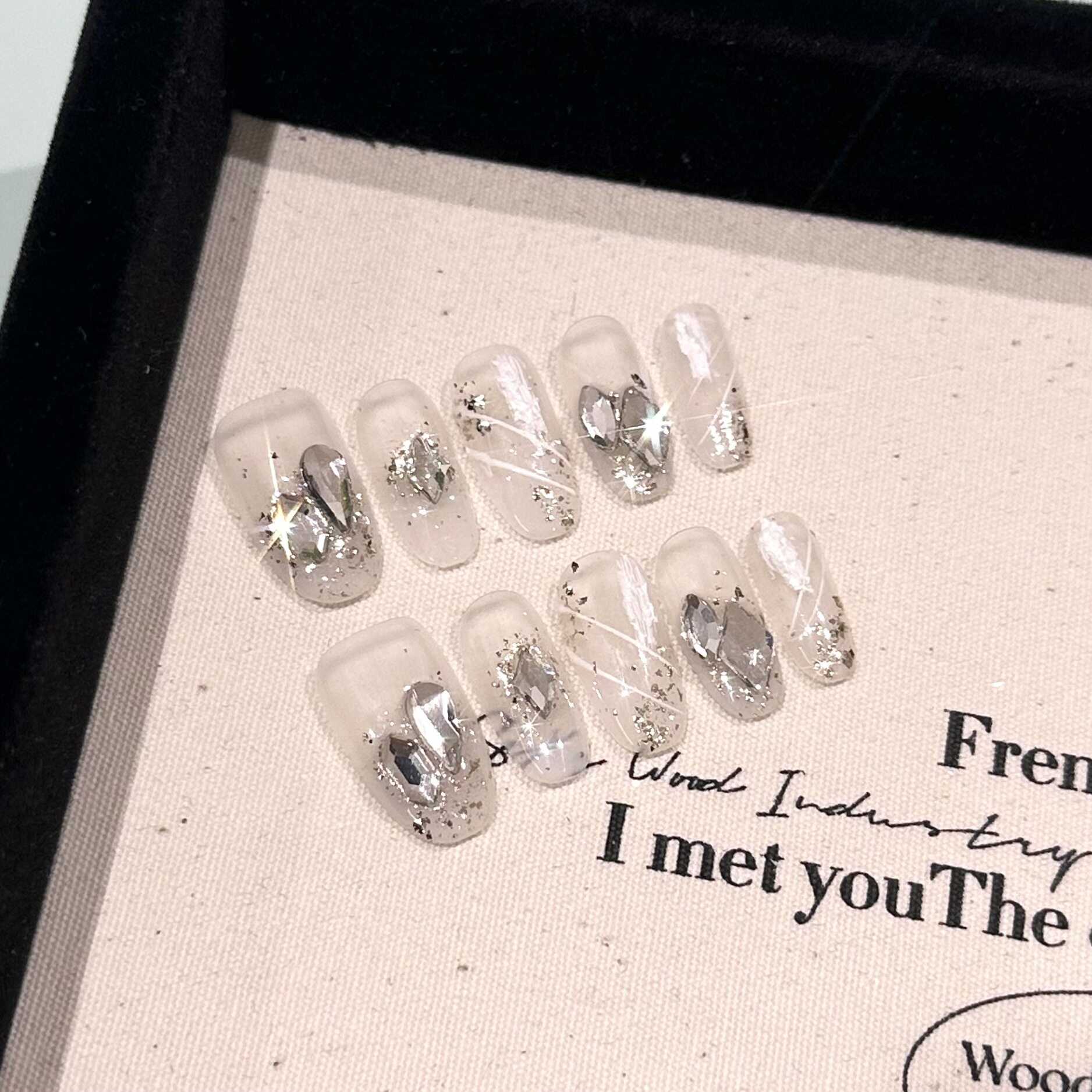 漫雪手工穿戴甲乳白色轻奢小钻手绘高级感短款假指甲贴片可拆卸