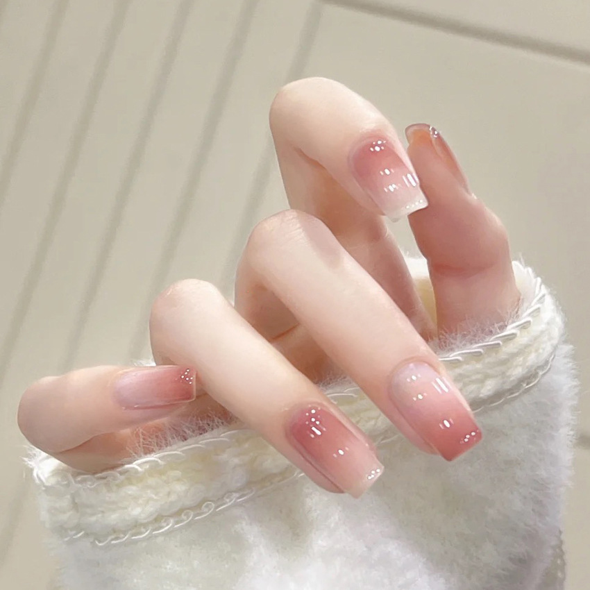 渐变裸粉色冰透穿戴甲