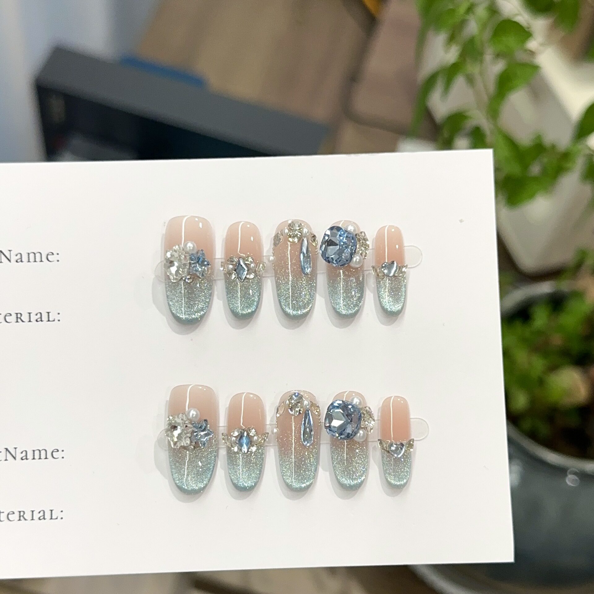 2026新款法式甜美玻璃猫眼水蓝闪粉纯手工穿戴甲水钻爆闪高级美甲