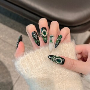 ins爆闪祖母绿宝石轻奢高级感手工穿戴美甲小众显白可拆卸假指甲