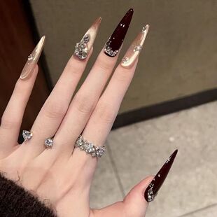爆闪钻春节猫眼美甲高级感 车厘子御姐酒红色渐变新年穿戴甲长款