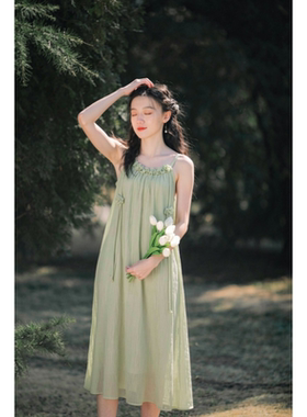 微笑向暖  仙气百搭吊带连衣裙 夏季垂坠感法式独特小个子裙子