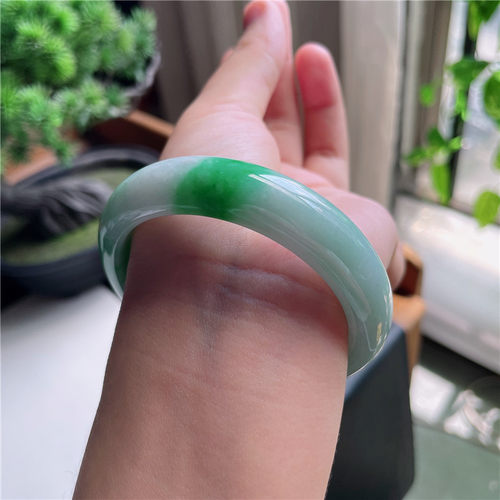 9月新品 鸿玉翡翠54圈口冰糯种飘阳绿正圈玉手镯女款正品1C40912