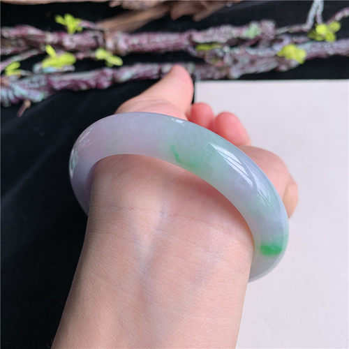 6月新品 鸿玉翡翠59圈口冰糯种春带彩飘阳绿正圈玉手镯女43B90624