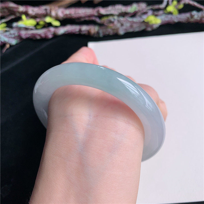 6月新品 鸿玉翡翠58圈口冰糯种飘绿圆条玉手镯女款正品27F70530