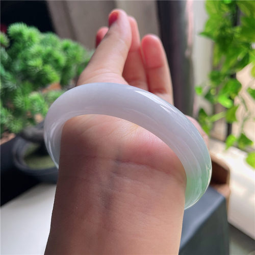 9月新品 鸿玉翡翠58圈口冰种飘绿正圈玉手镯女款正品10Y90925