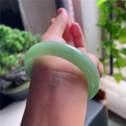 9月新品 鸿玉翡翠56圈口冰种绿底正圈玉手镯女款正品6Y20924