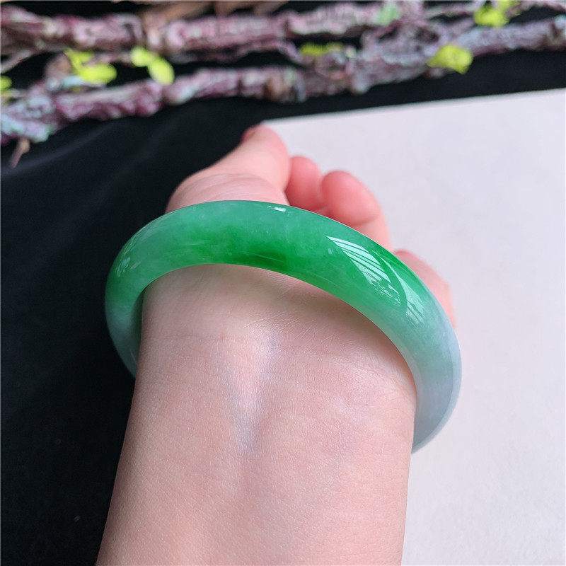 5月新品 鸿玉翡翠58圈口冰糯种飘阳绿正圈玉手镯女款正品9B70506