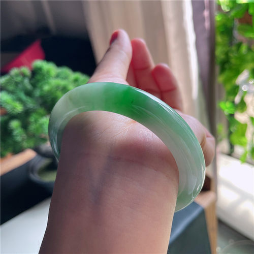 10月新品 鸿玉翡翠57圈口冰糯种飘阳绿正圈玉手镯女款12H41017