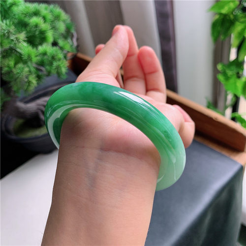 8月新品 鸿玉翡翠57圈口冰糯种阳绿圆条玉手镯女款正品14B60820