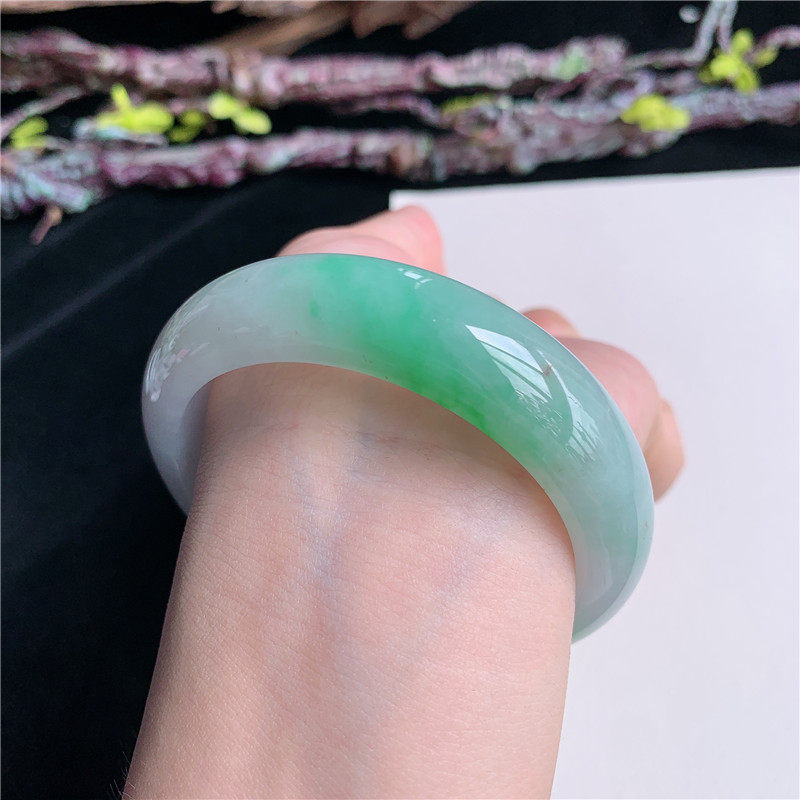 6月新品鸿玉翡翠56圈口冰糯种飘阳绿飘黄翡正圈玉手镯女款6K10530