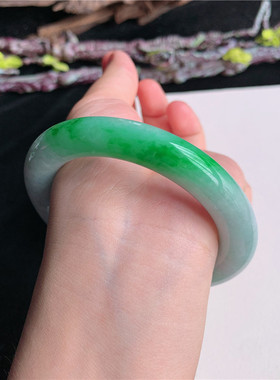 7月新品 鸿玉翡翠57圈口冰糯种飘阳绿圆条玉手镯女款正品22F70704