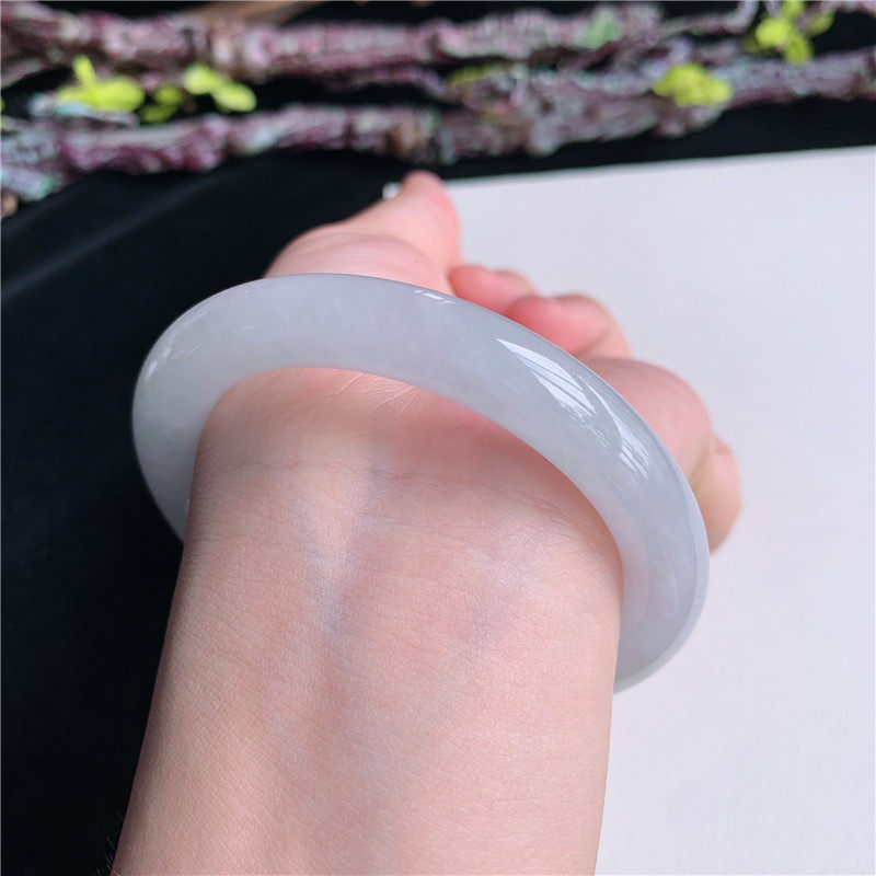6月新品 鸿玉翡翠55圈口冰糯种带底色圆条玉手镯女款正品8C10530