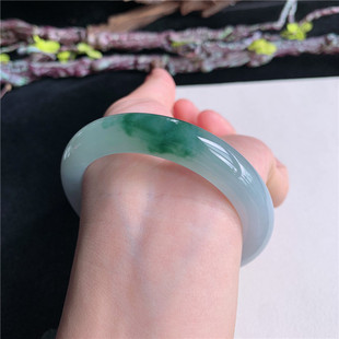 6月新品 鸿玉翡翠55圈口冰糯种飘绿花正圈玉手镯女款正品21D10610