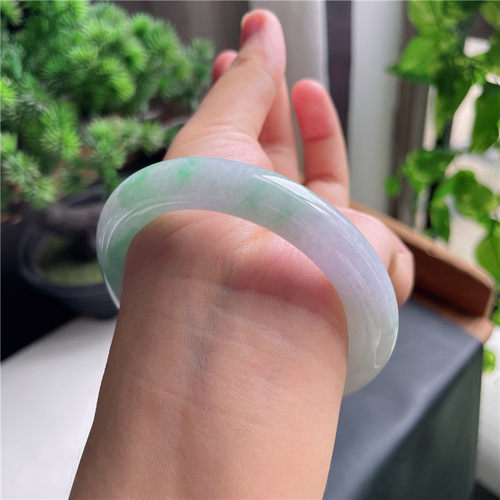 9月新品 鸿玉翡翠54圈口冰糯种紫韵飘阳绿圆条玉手镯女款47T20918