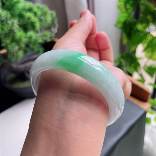 9月新品 鸿玉翡翠56圈口冰糯种飘阳绿正圈玉手镯女款正品4V60904