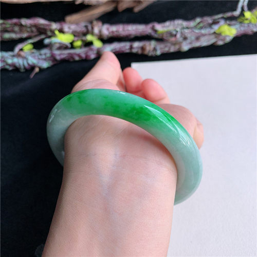 6月新品 鸿玉翡翠57圈口冰糯种飘阳绿圆条玉手镯女款正品12F70611