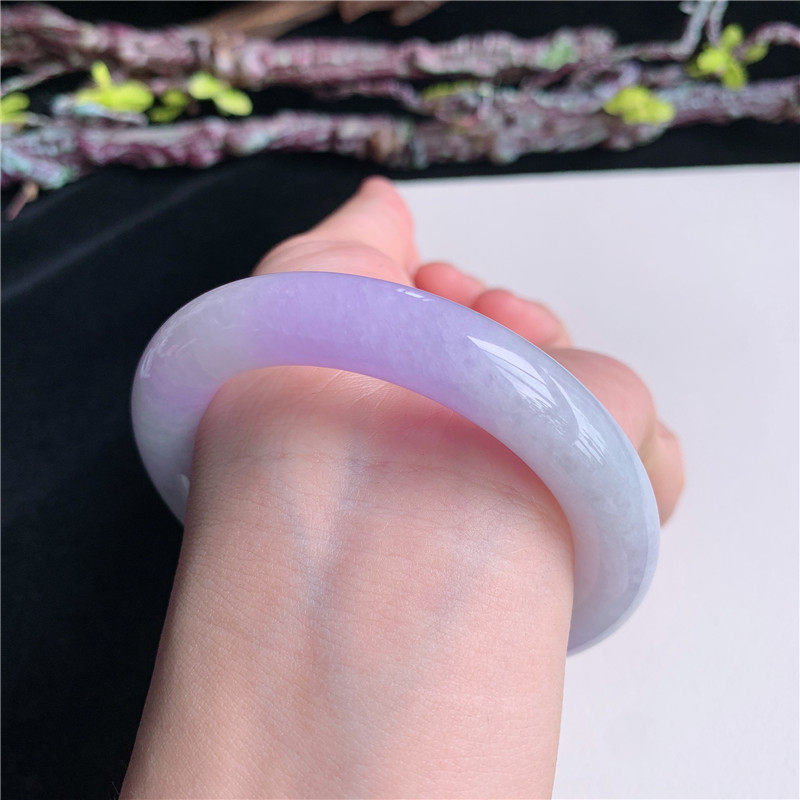6月新品 鸿玉翡翠54圈口冰糯种飘阳绿圆条玉手镯女款正品69JJ0530