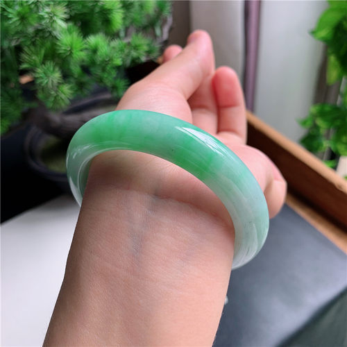 9月新品 鸿玉翡翠54圈口冰糯种飘阳绿正圈玉手镯女款正品26G50902