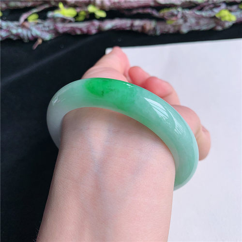 5月新品 鸿玉翡翠56圈口冰糯种飘阳绿正圈玉手镯女款正品5H70529