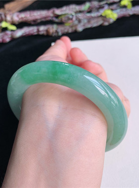 5月新品 鸿玉翡翠55圈口冰种飘阳绿圆条玉手镯女款正品23F70528