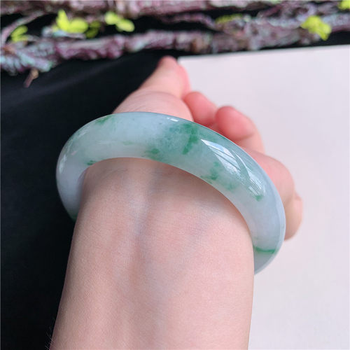5月新品 鸿玉翡翠53圈口冰种飘绿花正圈玉手镯女款正品1C60527
