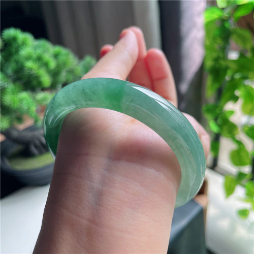 10月新品 鸿玉翡翠59圈口冰种飘阳绿正圈玉手镯女款正品9D10930